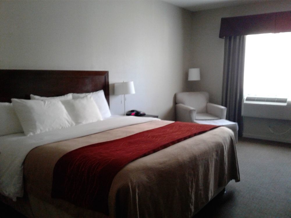 Baymont By Wyndham Columbus Hotel Exterior photo