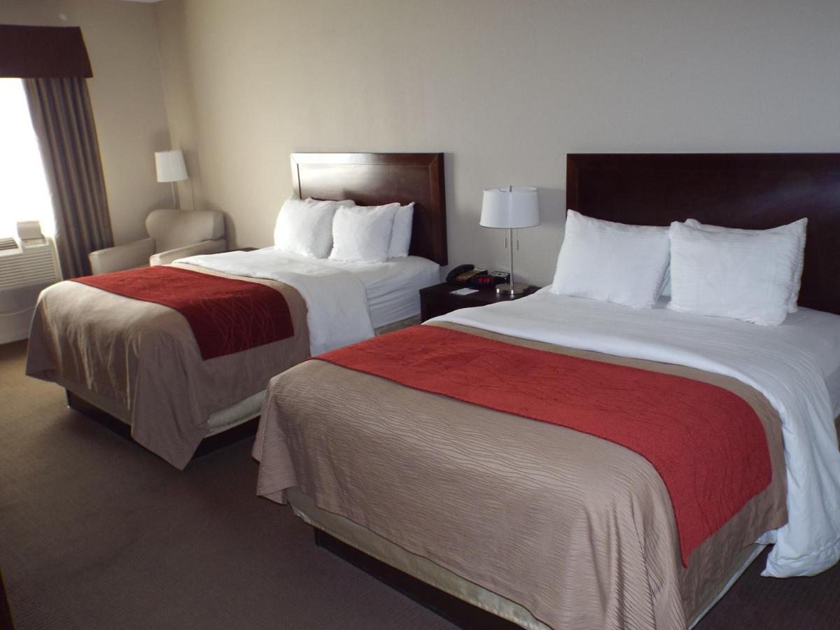 Baymont By Wyndham Columbus Hotel Room photo